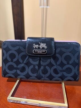 NWOT Coach Black Signature Fold Wallet with Pink Trim